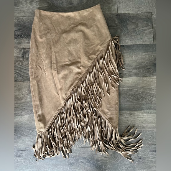 NWT BRAND NEW! Express Native American style skirt, size 2. - Picture 2 of 4